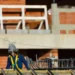 Construção civil empregou 2,5 milhões de trabalhadores em 2024, aponta IBGE