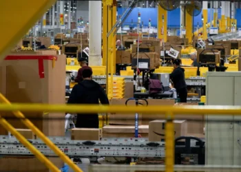 Emprego privado nos EUA acelera em maio, segundo relatório ADP