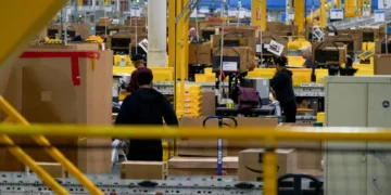 Emprego privado nos EUA acelera em maio, segundo relatório ADP