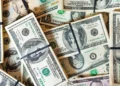 Dólar atinge maior nível global em 13 meses e supera R$ 5,20 no Brasil
