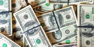 Dólar atinge maior nível global em 13 meses e supera R$ 5,20 no Brasil