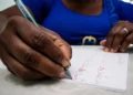 Taxa de analfabetismo atinge mínimo histórico no país segundo dados do IBGE