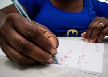 Taxa de analfabetismo atinge mínimo histórico no país segundo dados do IBGE