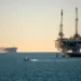 Petróleo sobe mais de 4% após Irã e Israel romperem cessar-fogo