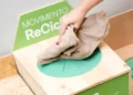 Ação de moda circular troca roupas usadas por desconto em compras