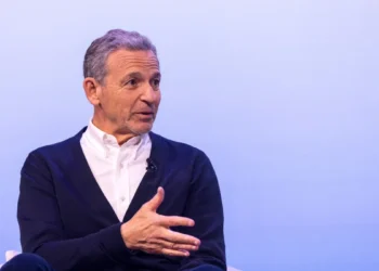 Disney inicia busca por sucessor de Bob Iger em processo decisivo para o futuro da empresa