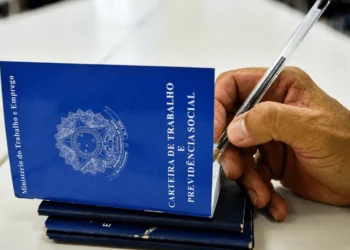 Desemprego fica em 5,6% e atinge menor taxa para maio desde 2012