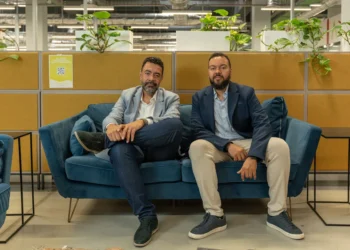 Startup europeia de IA Conversacional Humanizada com autenticação biométrica por voz chega ao Brasil
