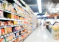 Inteligência artificial já altera preços em tempo real nas prateleiras dos supermercados