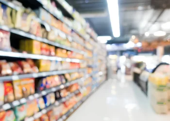 Inteligência artificial já altera preços em tempo real nas prateleiras dos supermercados