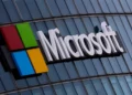 Microsoft demite 4,8 mil funcionários em reestruturação, mas nega substituição por IA