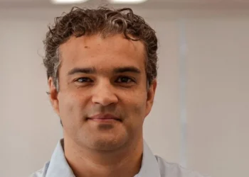 V8.Tech reduz turnover em 30% ao realocar profissionais entre projetos
