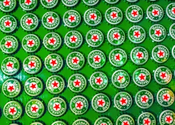 Instituto Heineken abre inscrições para formar jovens e ampliar oportunidades no setor de bares e restaurantes