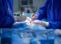 Healthtech brasileira aposta em IA preditiva para aumentar segurança em cirurgias
