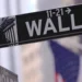 Dólar sobe e Bolsa recua com tensão no Oriente Médio