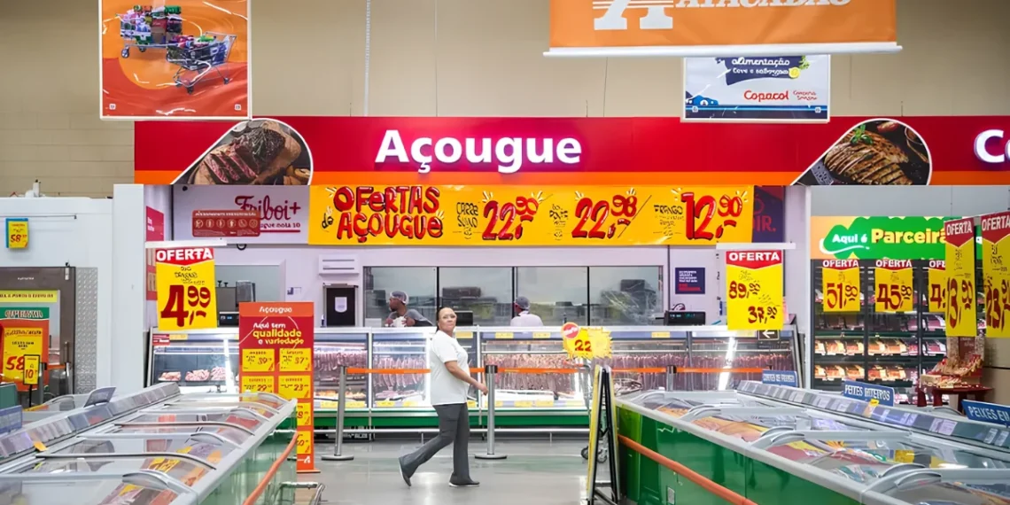 Atacadão lidera recomendações do ChatGPT para cesta básica