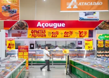 Atacadão lidera recomendações do ChatGPT para cesta básica