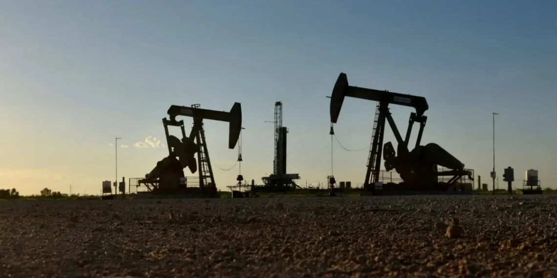 Petróleo fecha em alta com tensão entre EUA e Irã e preocupações com oferta global